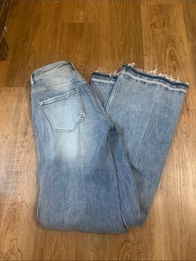 Frayed Hem Light Blue Wide-Leg Jeans